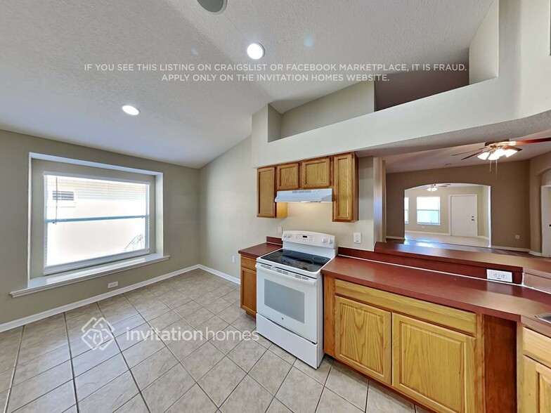 Building Photo - 453 Stone Briar Dr
