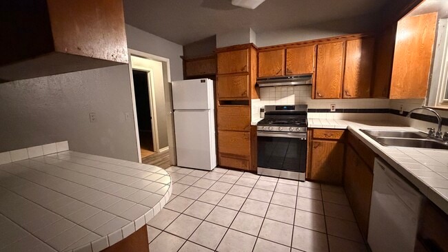 Building Photo - 126 N Draper Ave