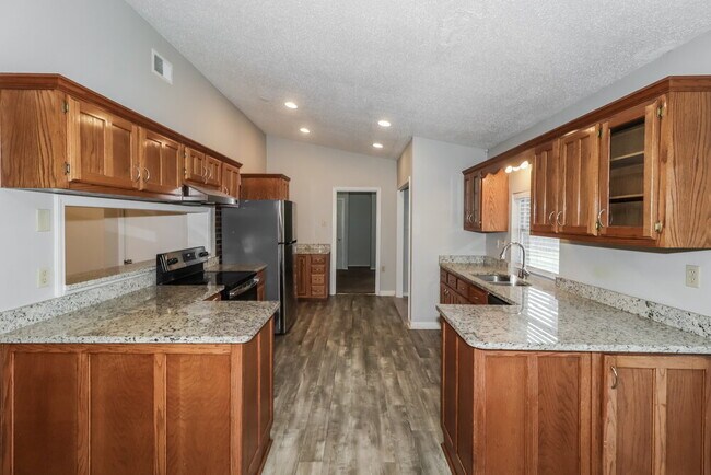 Building Photo - 6124 Kensington Cir