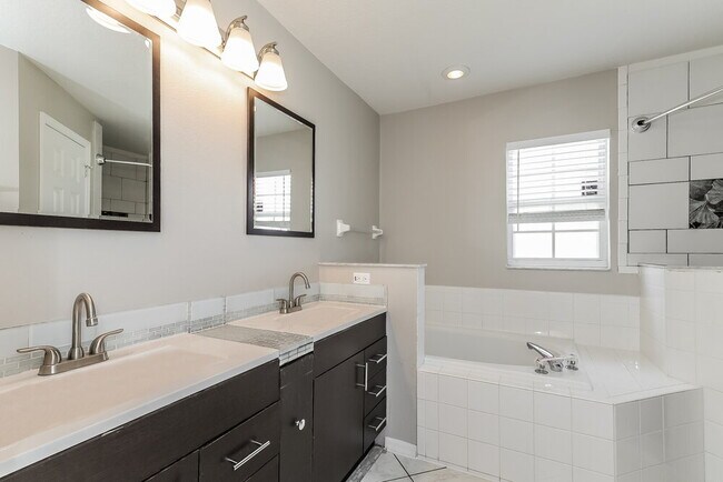 Building Photo - 410 Marlberry Leaf Ave