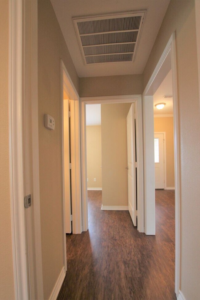 Building Photo - Coming Soon! Gorgeous 3 Bedroom Home in Th...