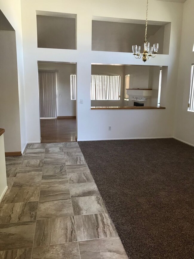 Building Photo - 3 BEDROOM, 2 BATH VICTORVILLE HOME. COMMUT...