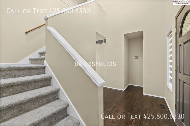 Building Photo - Luxurious 5-bedroom home in Sammamish with...