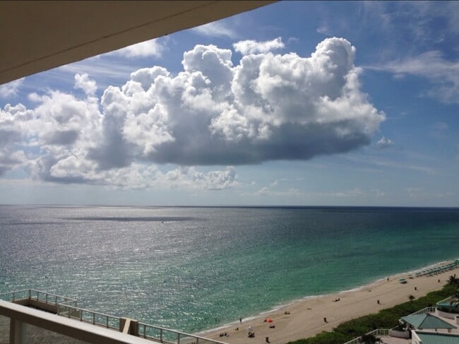 Building Photo - 16699 Collins Ave