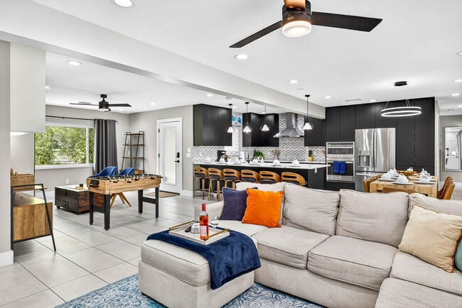 Building Photo - 318 S Burlingame Ave