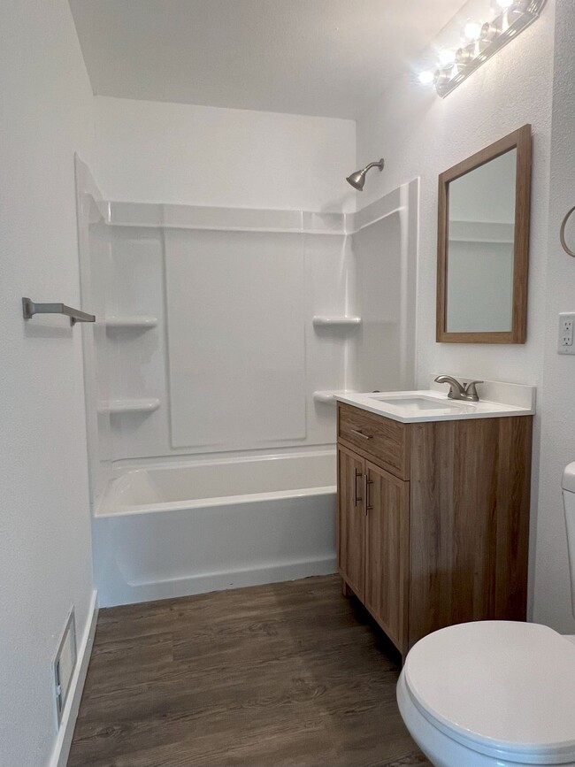 Full Bathroom on Main Floor - 4817 S C St