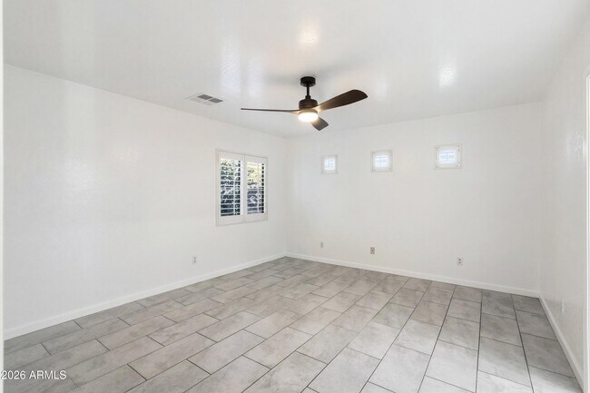 Building Photo - 7527 S 13th Pl
