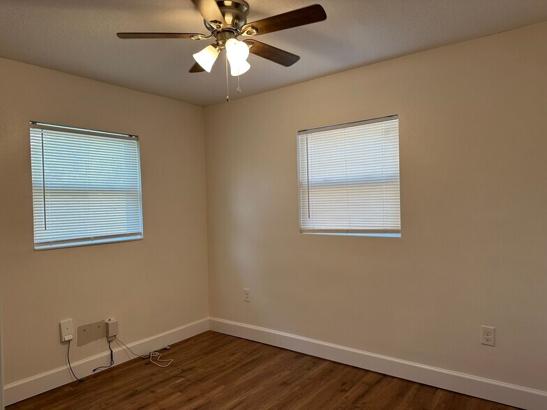bedroom across from master - 5932 McKee Lake Dr N