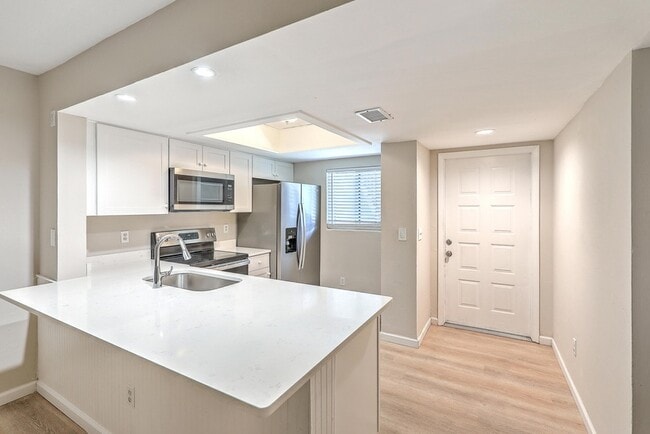 Building Photo - 2162 Bees Ferry Rd