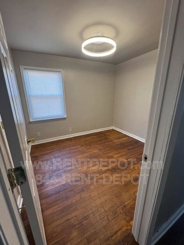 Building Photo - 1303 S St James Blvd