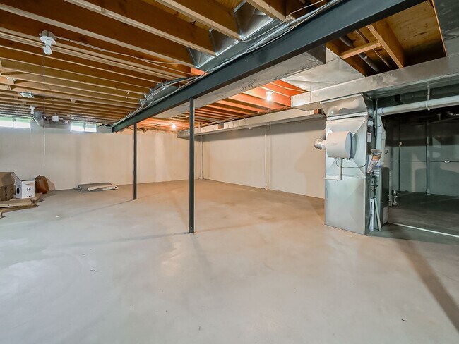 Building Photo - AVAILABLE NOW! Sun-Filled 3-Bed, 2.5-Bath Home with Golf Course Views in Bloomfield Hills