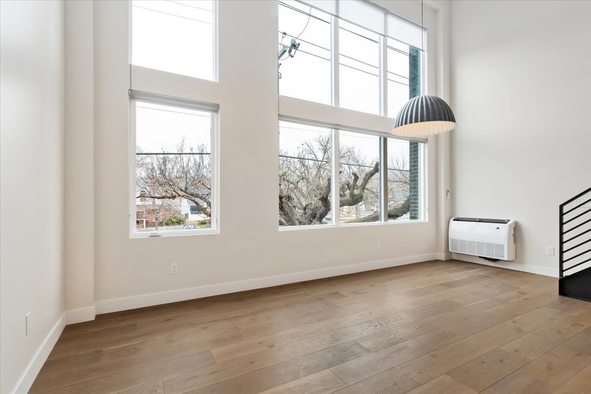 Building Photo - 810 E 800 S