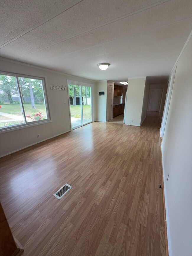 Building Photo - 2030 Catherine Lake Rd