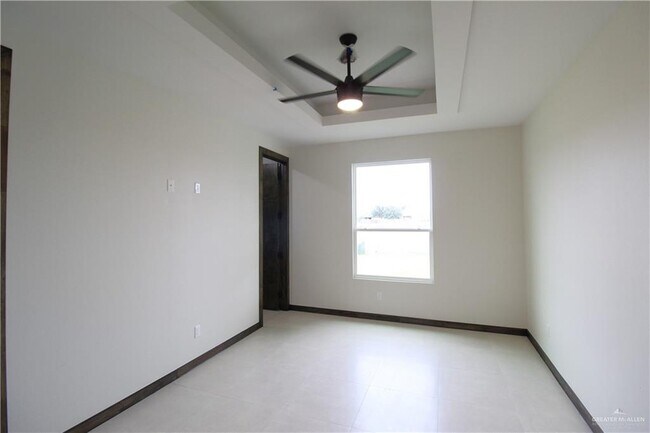 Building Photo - 1611 Oak Alley Dr