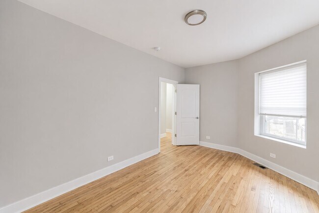 Building Photo - 7944 S Ellis Ave