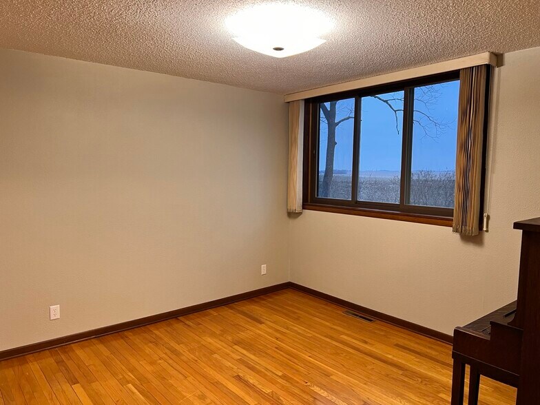 dining room 1 - 5175 50th Ave