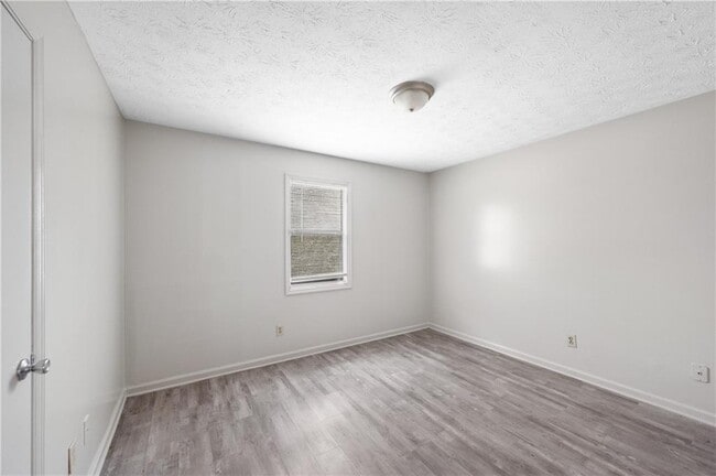 Building Photo - 1007 New Lacy St