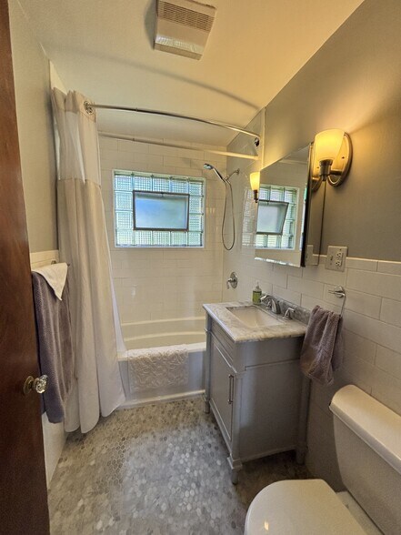 Building Photo - 251 Browns Ln