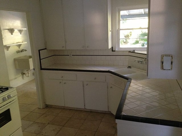 Building Photo - 514 W 9th St