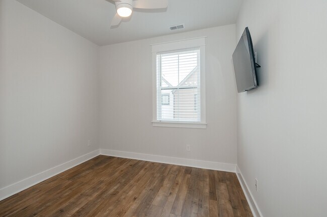 Building Photo - 1632 Florentia St