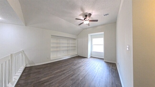 Building Photo - 3 Rain Walk Ct