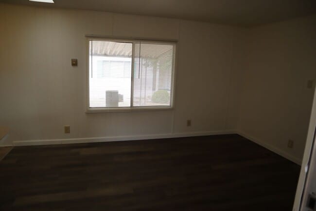 Building Photo - 790 W Green Ln