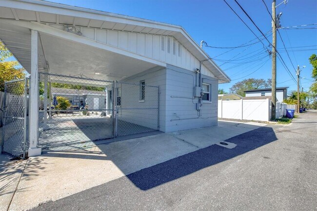 Building Photo - 3815 1st Ave N