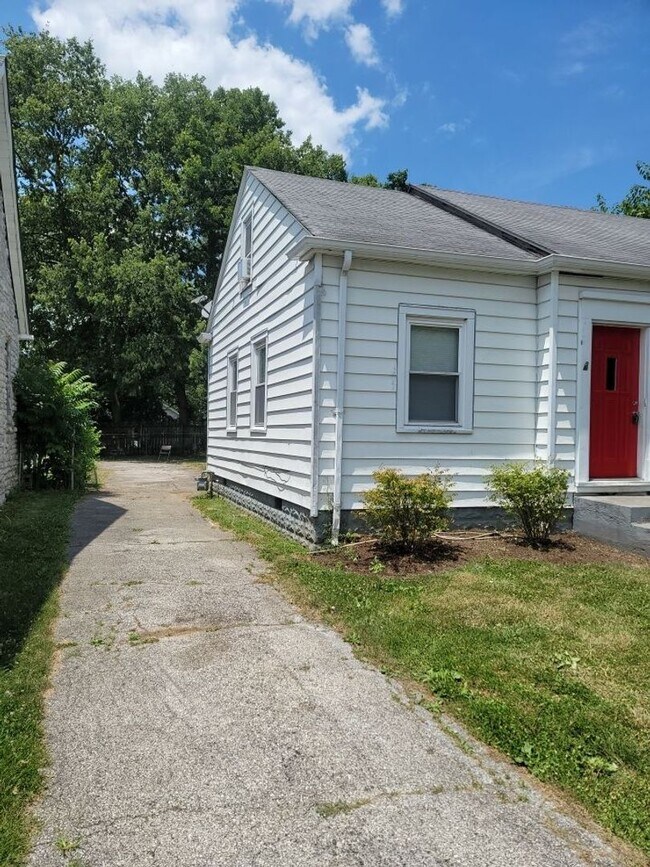 Building Photo - 3 Bedroom, 2 Bathroom in Lexington!