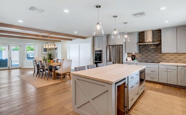 Building Photo - 6202 E Calle Redonda