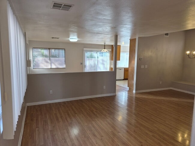 Building Photo - 812 Bow Creek Ln