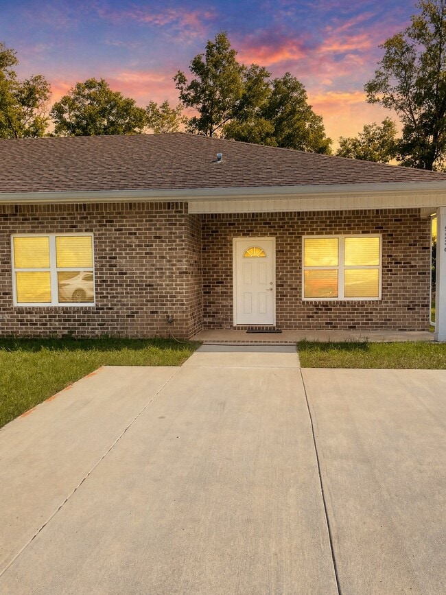 Building Photo - 19236 Horseshoe Cir