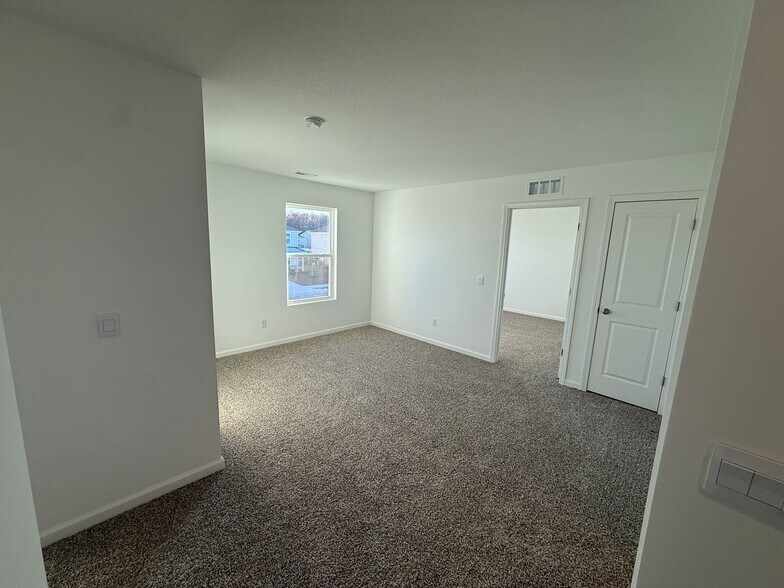 Building Photo - 3902 Bradley Dr