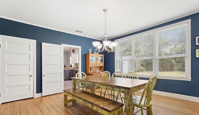 Building Photo - 1413 Augusta Ave