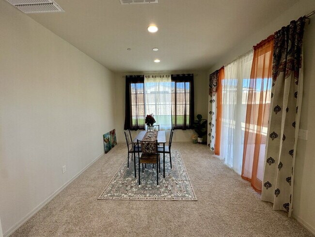 Building Photo - 13726 W Whisper Rock Trail