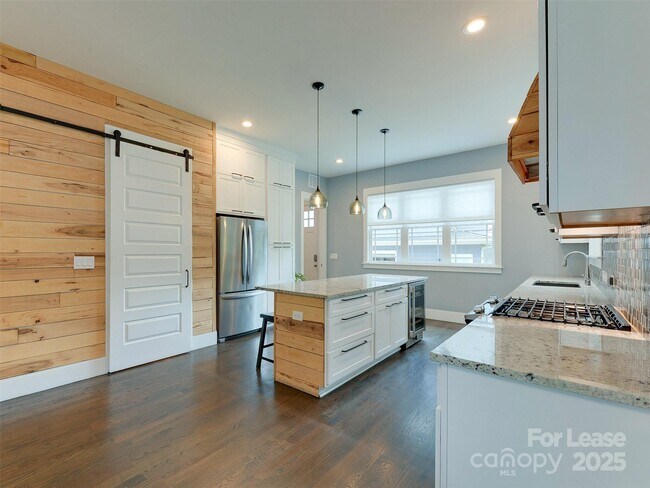 Building Photo - 3024 Yadkin Ave