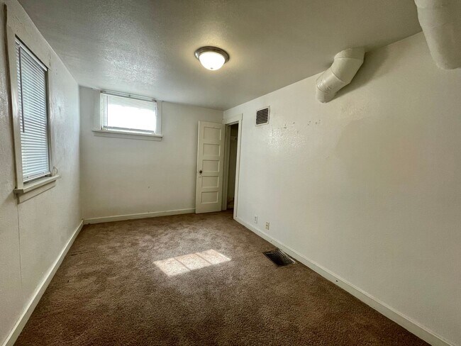 Building Photo - 3-4 Bed standalone