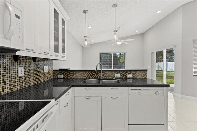 Building Photo - 4546 NW 7th Pl