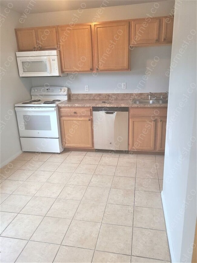 Building Photo - Charming 3-Bedroom, 1.5-Bathroom Home in a...