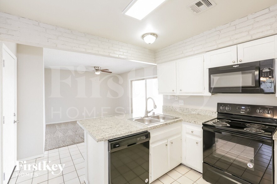 Building Photo - 3868 Vista Largo Dr