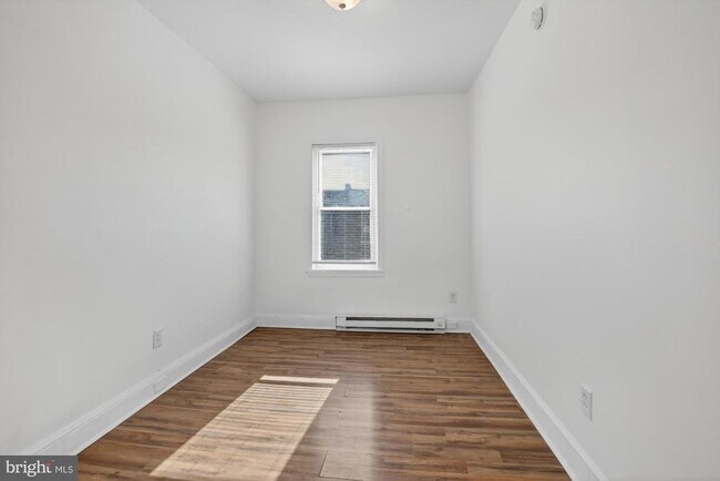 Building Photo - 1733 W Oxford St