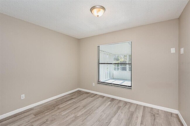 Building Photo - 3846 Long Grove Ln