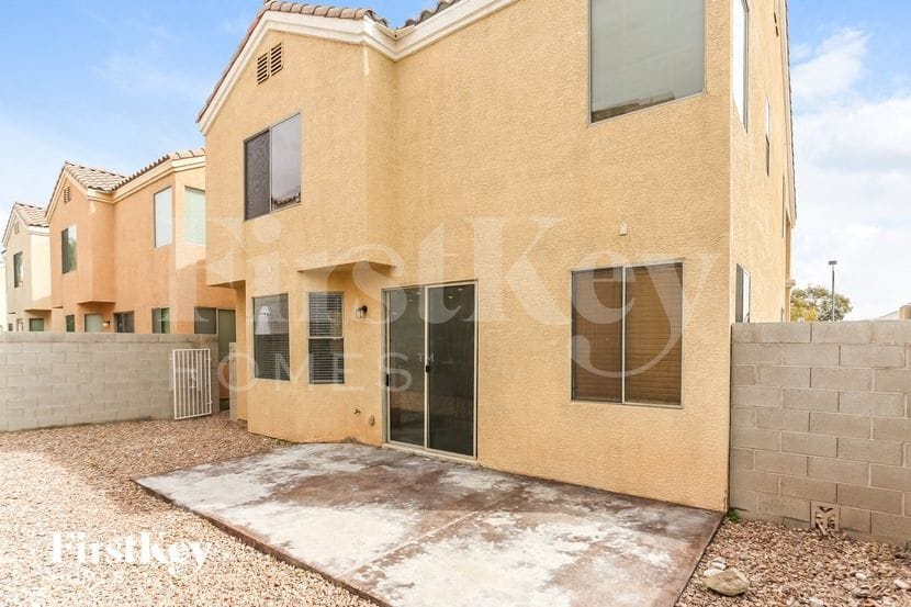 Building Photo - 6857 N Campbell Rd