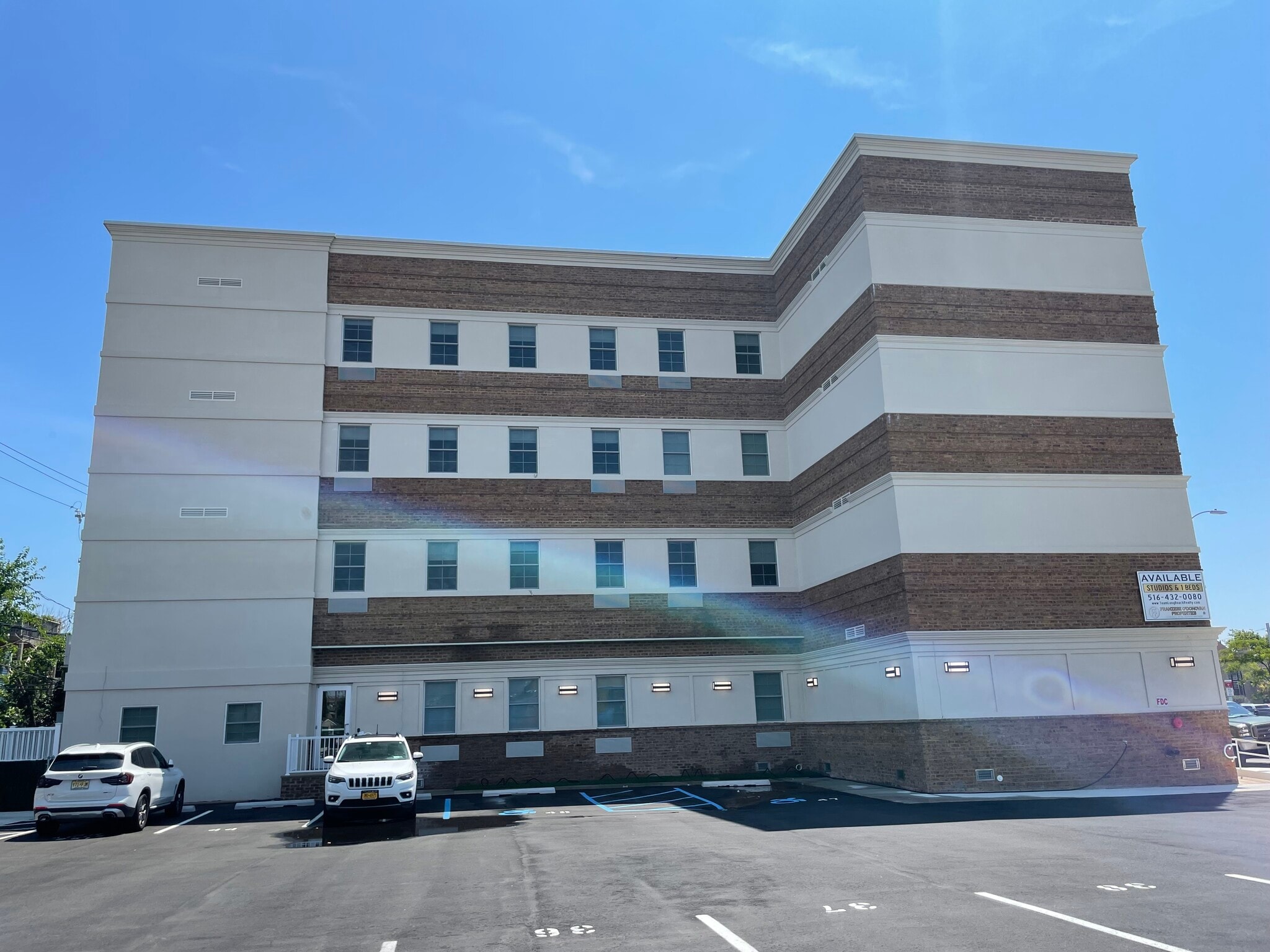 Building Photo - 251 E Park Ave