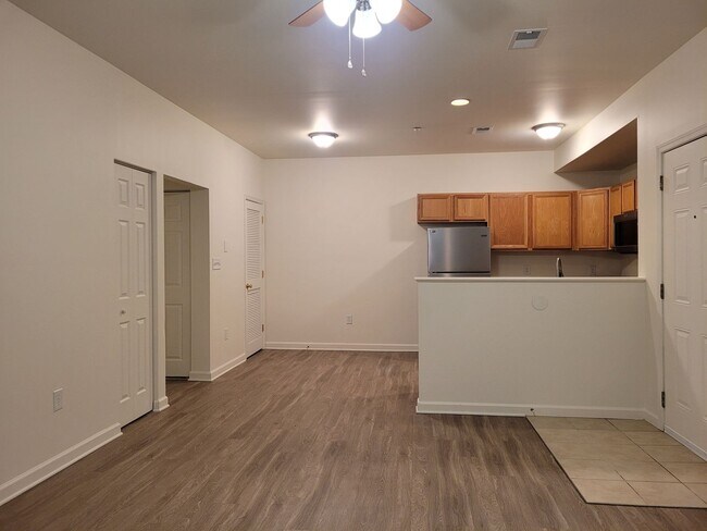 Building Photo - 670 Bassett Dr