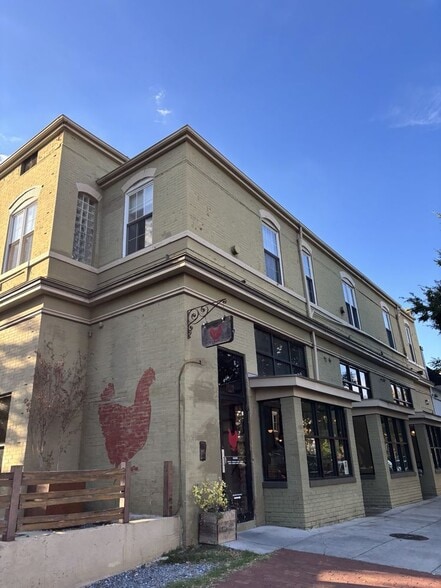 Red Hen - 440 Rhode Island Ave NW