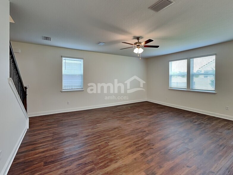 Building Photo - 216 Banyan Frst Dr