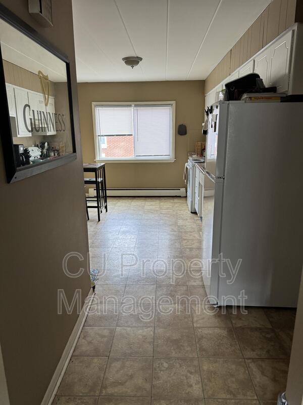 Building Photo - 713 W Church St