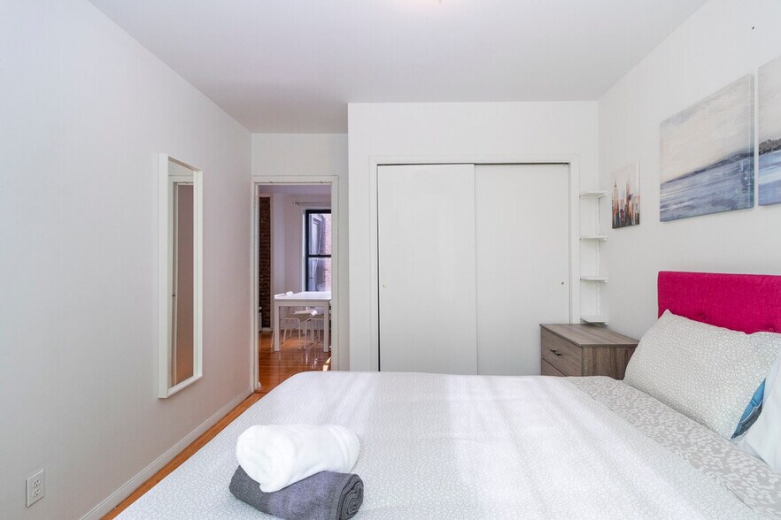 Building Photo - 163 E 94th St