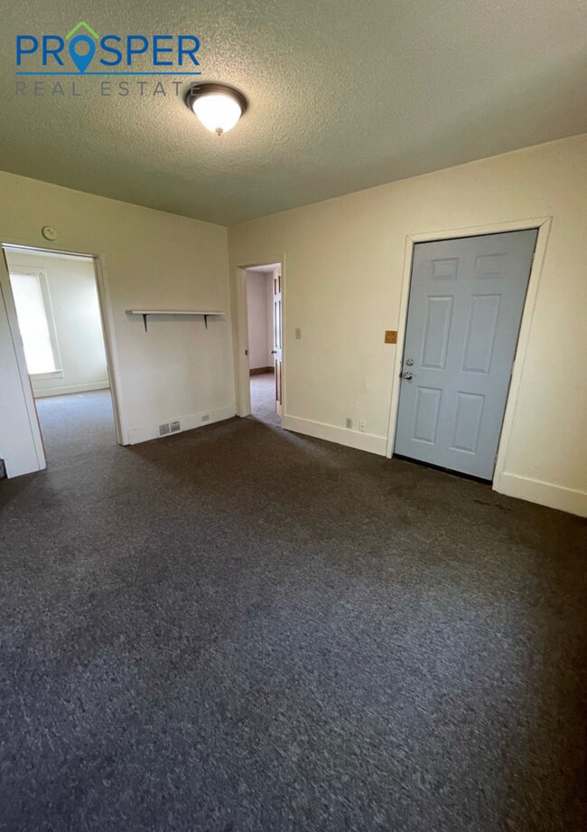 Building Photo - Nice 4-Bedroom House with Extra Office/Study Space Located Near Water Street - Available June 2026
