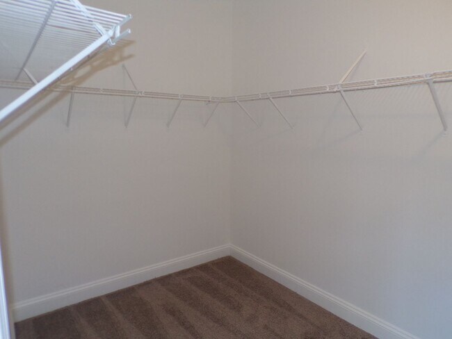 Building Photo - Odenton, 3 level twhs, end unit, Master su...